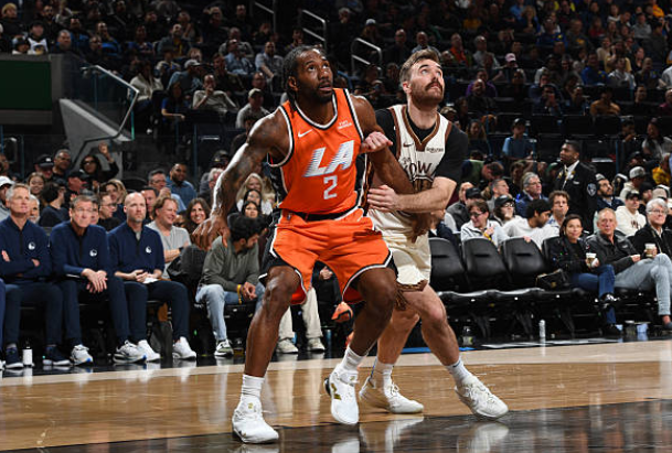 开云体育官网-勇三崩快船轰72-45逆转!与对手仅差1.5胜场 勇士将打雷霆和火箭